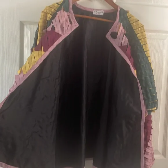 AnnLevine An Original show stopper over jacket - Picture 2 of 13